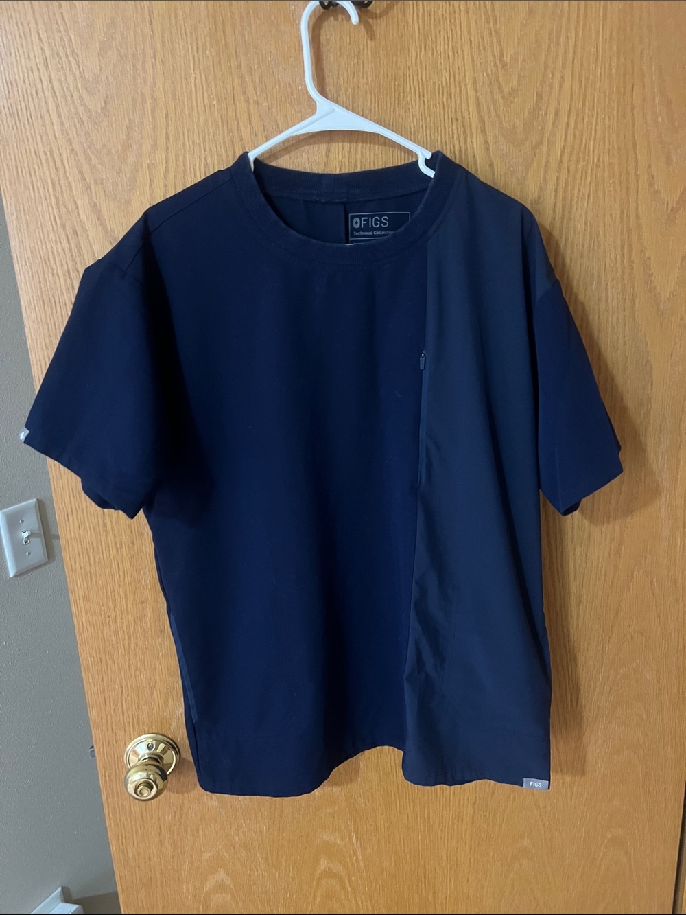 FIGS Men's Navy Short-Sleeve Scrub Top Tee